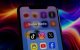 Un celular con aplicaciones de redes sociales, como TikTok, Instagram, X y Snapchat, entre otras (Archivo)