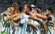 Cristian Romero celebra el tercer gol de Argentina con todos sus compañeros