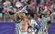 La selección argentina, con Lionel Messi a la cabeza, celebra la clasificación a semifinales.