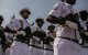 Miembros de la Guardia Costera de Somalilandia desfilan en el 35.º Día de la Independencia