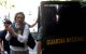 La jueza María Lourdes Afiuni llega bajo custodia a la clínica forense de Caracas el 16 de julio de 2010.