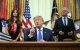 Donald Trump habla tras firmar una orden ejecutiva que exige más investigación y flexibilidad en materia de vacunas, este 10 de agosto.