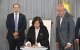 Dinorah Figuera y Jorge Rodríguez en el momento de la firma de los acuerdos alcanzados este 12 de agosto.
