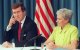 William Cohen junto a Nancy Kassebaum en 1997/ Joyce NALTCHAYAN