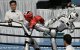 Robots humanoides se enfrentan en un combate de kickboxing en Pekín