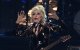 Dolly Parton se presenta durante la 37.ª ceremonia anual de incorporación al Salón de la Fama del Rock and Roll