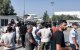 La gente espera noticias tras el naufragio de un transbordador en el puerto de Kyrenia, en la autoproclamada RTNC.