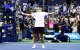 El alemán Alexander Zverev celebra tras derrotar al italiano Lorenzo Sonego durante el partido de primera ronda del torneo individual masculino de tenis, celebrado en la tercera jornada del US Open en el Centro Nacional de Tenis USTA Billie Jean King de Nueva York, en la madrugada del 2 de septiembre de 2026.