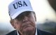 El presidente Donald Trump habla con los medios de comunicación antes de abordar el Air Force One para partir del aeropuerto de Shannon, en el oeste de Irlanda, el 13 de septiembre.