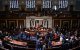 Los miembros del Congreso de EEUU votan el proyecto de ley fiscal del presidente Donald Trump en el pleno de la Cámara de Representantes, en el Capitolio de EEUU, en Washington, D. C., el 3 de julio de 2025. El Congreso aprobó el «One Big Beautiful Bill», a pesar de las reservas existentes en su propio partido respecto a un texto que dispararía la deuda nacional y supondría un ataque histórico a la red de protección social.
