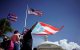 Imagen de archivo y de referencia que muestran manifestantes con la bandera de Puerto Rico