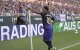 Lamine Yamal celebra el primer gol de su equipo durante el partido de la liga española entre el Real Betis y el FC Barcelona.