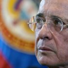 El ex presidente colombiano (2002-2010) Álvaro Uribe habla durante una conferencia de prensa-