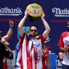 Patrick Bertoletti celebra el título masculino