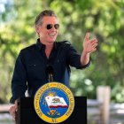 l Gobernador de California GAVIN NEWSOM habla durante la inauguración del nuevo Parque Estatal de Dos Ríos en el Valle Central.