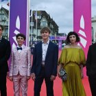 Hudson Meek (en el centro)