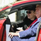 Musk y Trump subidos a un Tesla frente a la Casa Blanca