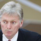 RUSIA, SAN PETERSBURGO - 27 DE JULIO DE 2023: El portavoz presidencial de Rusia, Dmitry Peskov, asiste a una reunión entre el presidente Putin, Azali Assoumani, presidente de las Comoras, presidente de la Unión Africana, y el presidente de la Comisión de la Unión Africana, Moussa Faki Mahamat, en el marco de la II Cumbre Rusia-África en el Centro de Convenciones y Exposiciones ExpoForum.