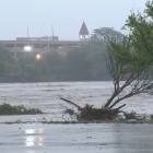 El Parque Louise Hays se ve invadido por las rápidas aguas en la madrugada del 4 de julio en Texas