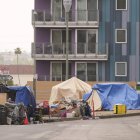 Campamento de personas sin techo. Imagen de archivo