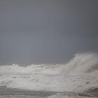 El huracán 'Erin' deja fuertes corrientes y oleaje a su paso por el Caribe