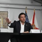 DeSantis en Alligator Alcatraz/ Andrew Caballero- Reynolds