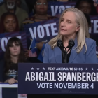 Spanberger en un acto de campaña/ Edit a partir de captura de pantalla