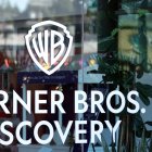El logo de la Warner Bros. Discovery en una de sus oficinas