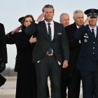 Donald Trump, Pete Hegseth y Dan Caine/ Andrew Caballero- Reynolds