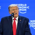 El presidente de Estados Unidos, Donald Trump, pronuncia un discurso especial durante la reunión anual del Foro Económico Mundial (FEM) en Davos el 21 de enero de 2026.
El Foro Económico Mundial se celebra en Davos del
