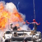 Una persona con un traje de Spider-Man durante el rodaje en Hutcheson Street, Glasgow, de la última película de la franquicia Spider-Man, Spider-Man: Brand New Day. La secuela contará con Tom Holland repitiendo su papel protagonista y estará dirigida por Destin Daniel Cretton.