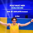 Mondo Duplantis, tras fijar el nuevo récord mundial de salto con garrocha en 6,31 metros