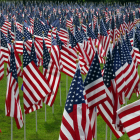 Banderas de Estados Unidos en un cementerio