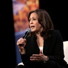 Kamala Harris, compareciendo en un acto