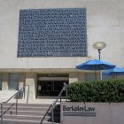 Facultad de Derecho de Berkeley / Wikipedia.