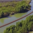 Barrera de boyas flotantes instalada en el río Bravo por el gobernador de Texas, Greg Abbott.