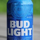Lata de Bud Light. Imagen de archivo
