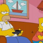 Homero y Bart en una imagen promocional de la vigésimo octava temporada de 'Los Simpsons'. Homero no volverá a estrangular a Bart, según anunció la ficción recientemte.