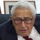 El exsecretario de Estado Henry Kissinger durante una entrevista a CBS por motivo de sus casi cien años de edad.