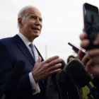 Joe Biden explica a los periodistas que ya estuvo en East Palestina tras hacer un zoom.