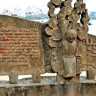 Monumento a McCain en Hanoi.