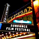 Imagen subida el 23 de enero de 2015 por Travis Wise de un cine con el cartel del Festival de Sundance (Travis Wise/ Wikimedia Commons).