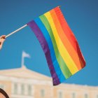 Dos distritos escolares de California prohíben el uso de la bandera LGBT
