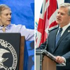 El presidente del Comité Judicial de la Cámara de Representantes, Jim Jordan, y el director del FBI, Christopher Wray.