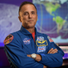 Retrato del astronauta de la NASA Joe Acabá.