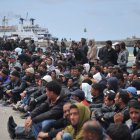 Cientos de inmigrantes que llegaron a las costas de Italia durante la Semana Santa de 2023. Imagen de archivo.