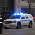 Un vehículo de la policía de Chicago con las luces encendidas.