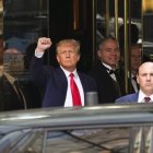 Donald Trump vuelve a la Torre Trump tras declarar