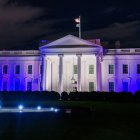 La Casa Blanca iluminada con los colores de Israel.