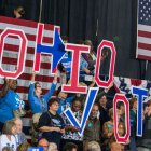 Ciudadanos de Ohio promueven la votación.